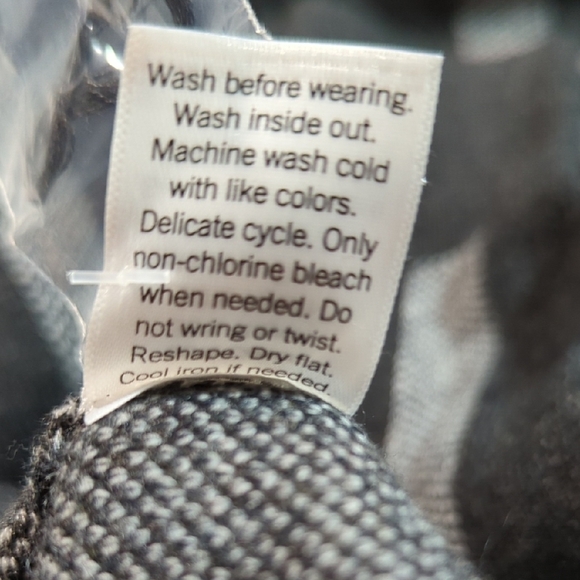 Croft & Barrow Gray V-Neck Sweater - Picture 9 of 12